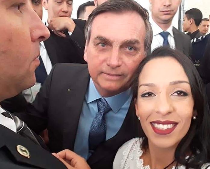 A suplente de deputada distrital Kelly Bolsonaro (Patriota), com o presidente Jair Bolsonaro