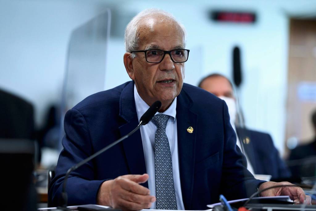 Senador denuncia ‘jabuti’ na LDO que aumenta número de deputados