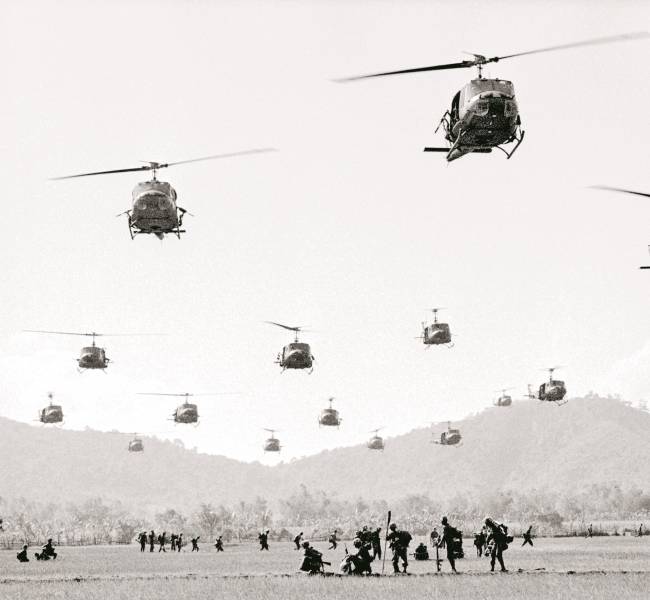 Hueys: imagem clássica de helicópteros de transporte de soldados