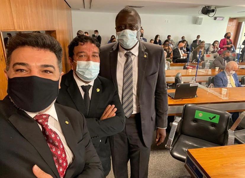 "Aqui no Senado, na sabatina do Dr. André Mendonça com os guerreiros Magno Malta e deputado Helio Lopes", publicou Feliciano