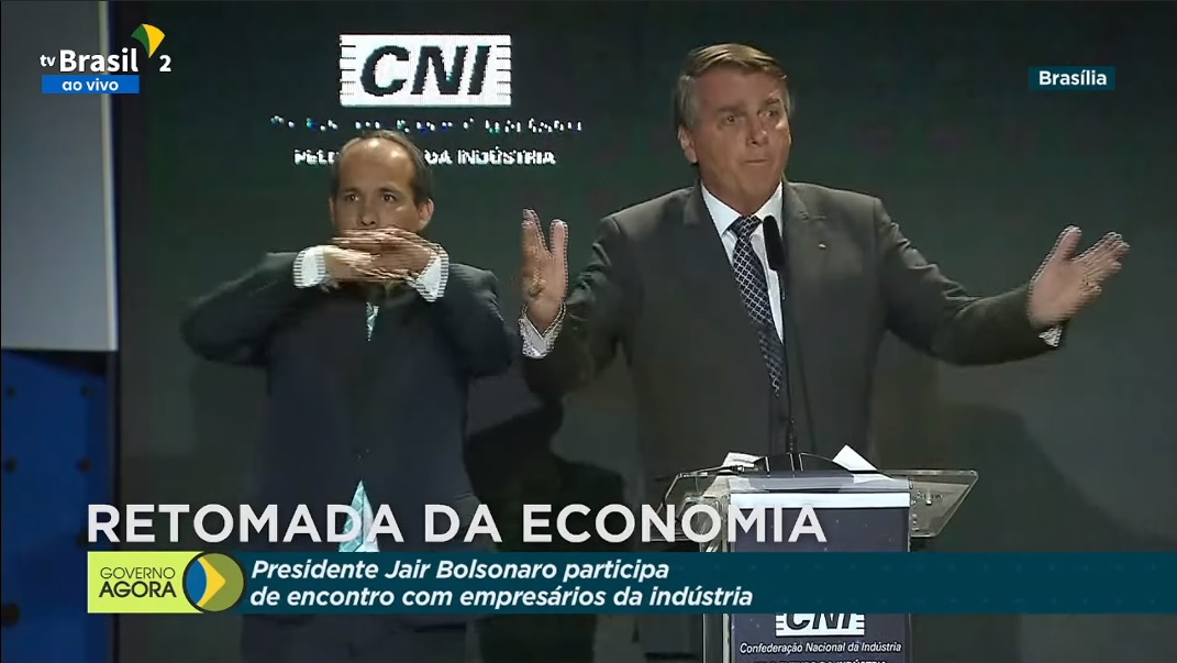 O presidente Jair Bolsonaro discursa durante evento da CNI
