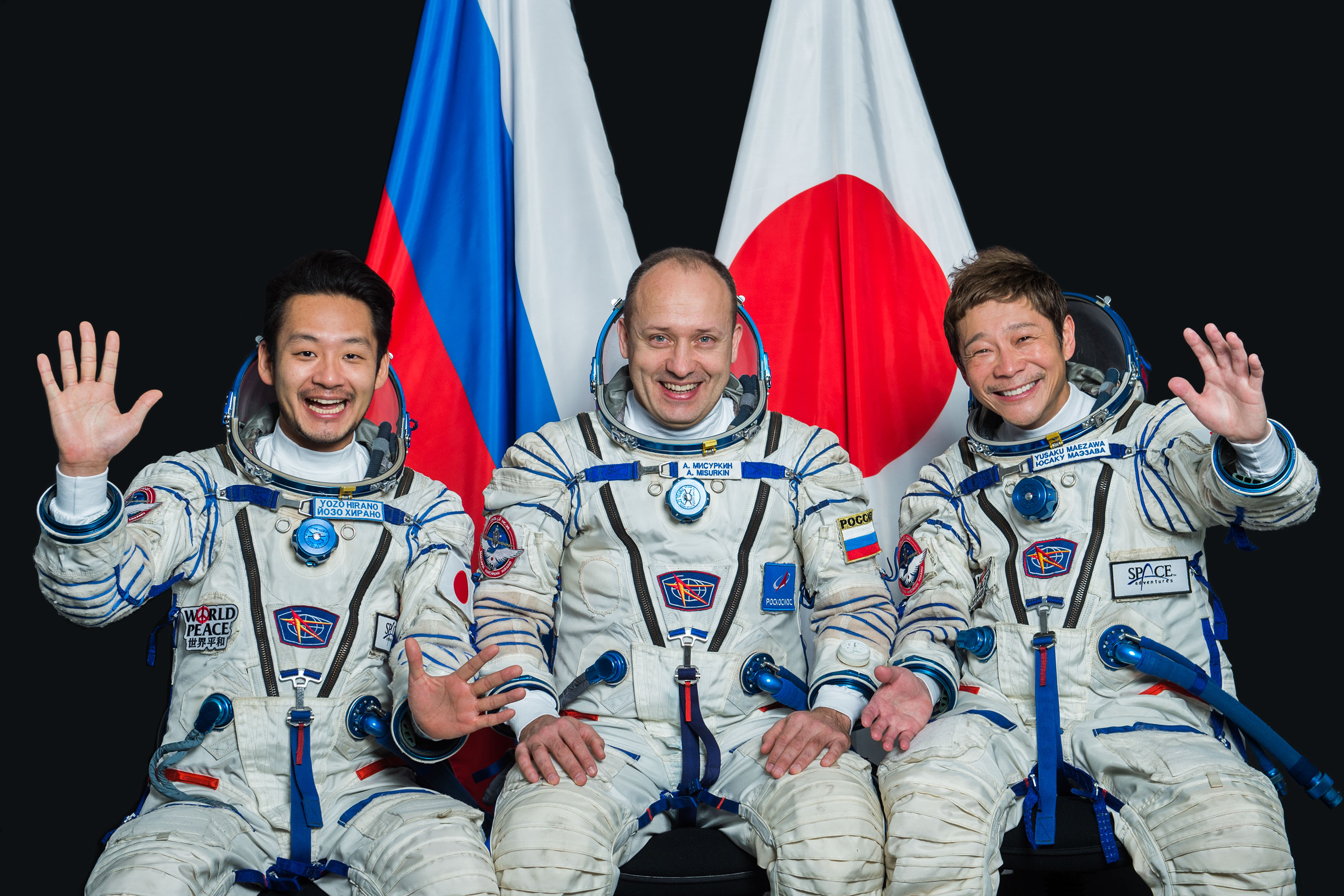 O cineasta Yozo Hirano, o cosmonauta Alexander Misurkin e o bilionário japonês Yusaku Maezawa em viagem à Estação Espacial Internacional -