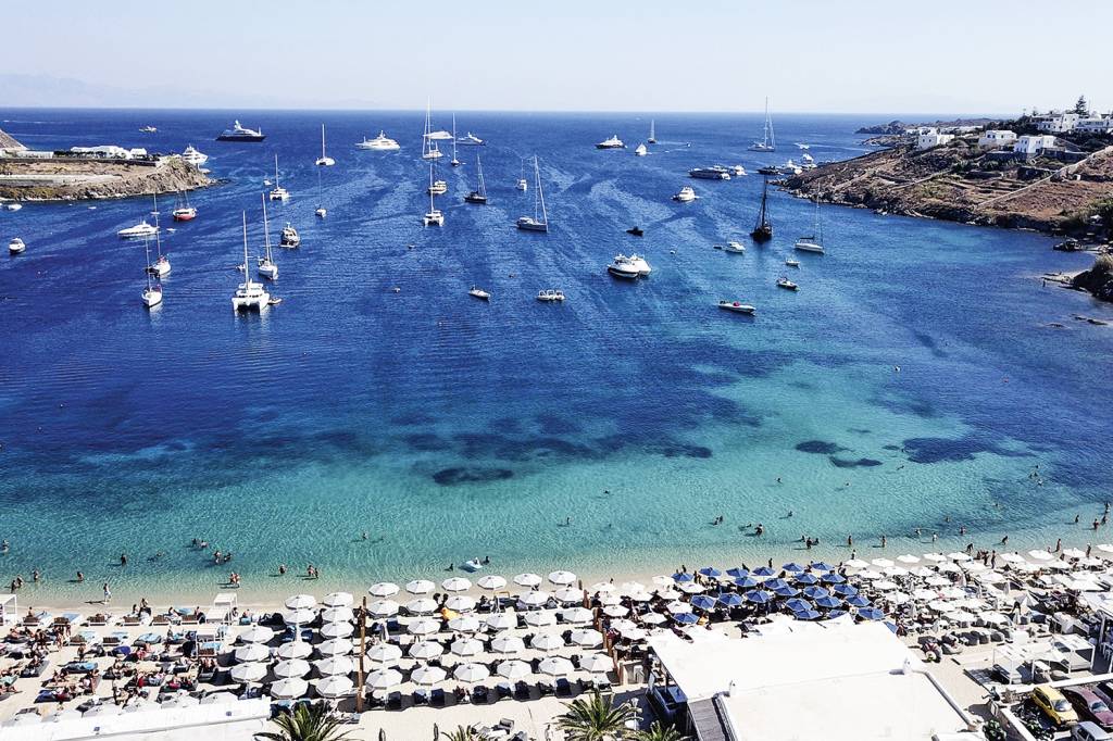 PRAIA DE MYKONOS - Verão aquecido: na Grécia, rápida retomada -