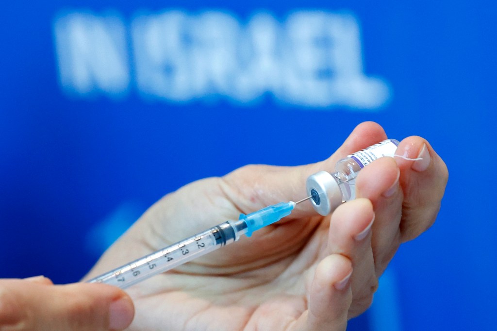 Vacinação em hospital em Tel Aviv, Israel. 03/01/2022