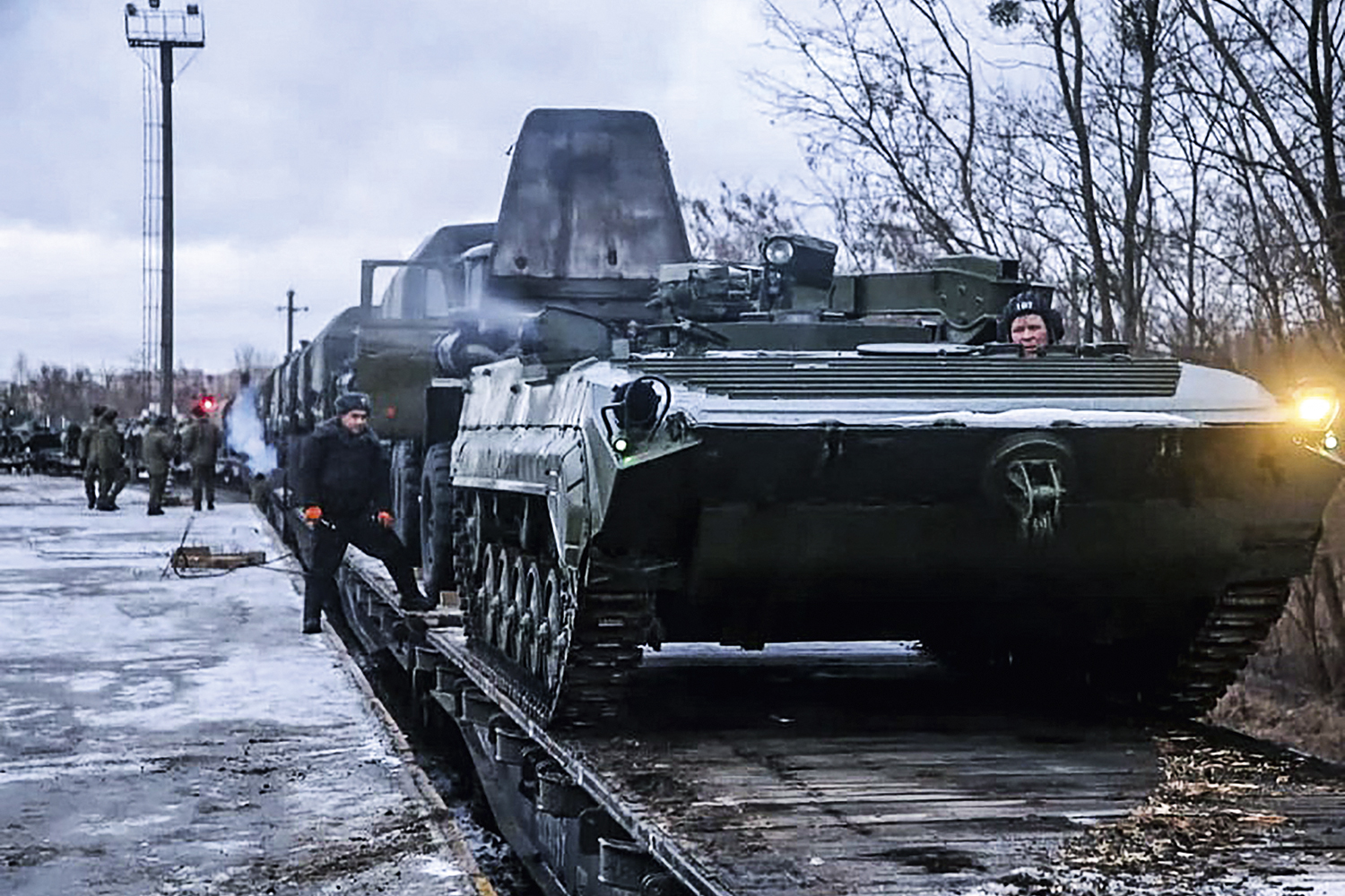 NO ATAQUE - Tanque russo: Vladimir Putin diz ser apenas treinamento de rotina -