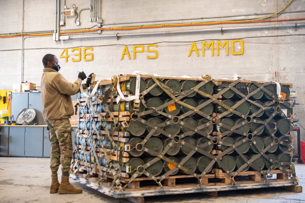 Militar americano participa de envio de equipamentos à Ucrânia. 21/01/2022