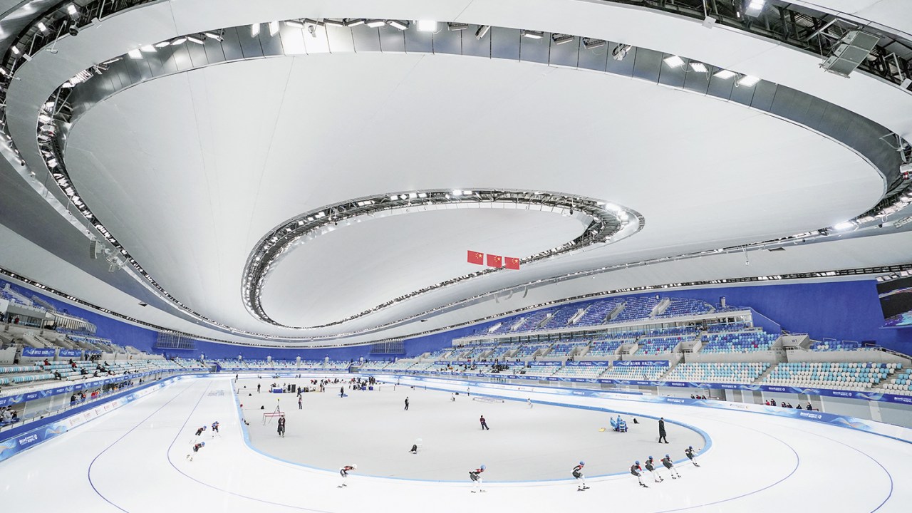 TUDO PRONTO - Teste no oval de patinação no gelo construído em Pequim: investimento pesado na busca de soft power -