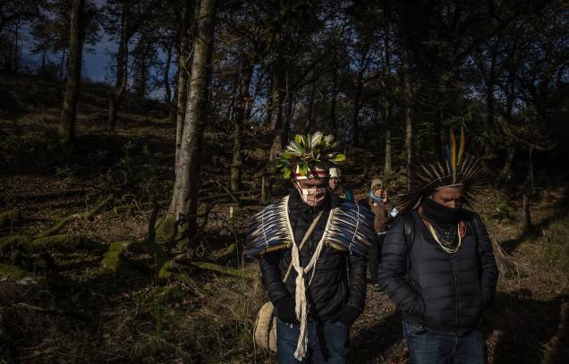 Indígenas brasileiros na comunidade florestal de Kilfinan, na Escócia, localizada na região de Argyll & Buke. Foto: Jonne Roriz/Nosso Impacto Indígenas brasileiros na comunidade florestal de Kilfinan, na Escócia, localizada na região de Argyll & Buke. Foto: Jonne Roriz/Nosso Impacto