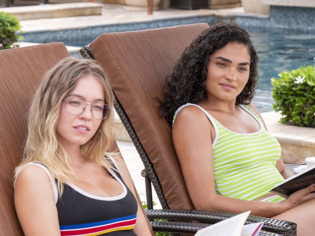 Sydney Sweeney e Brittany O’Grady em 'The White Lotus'