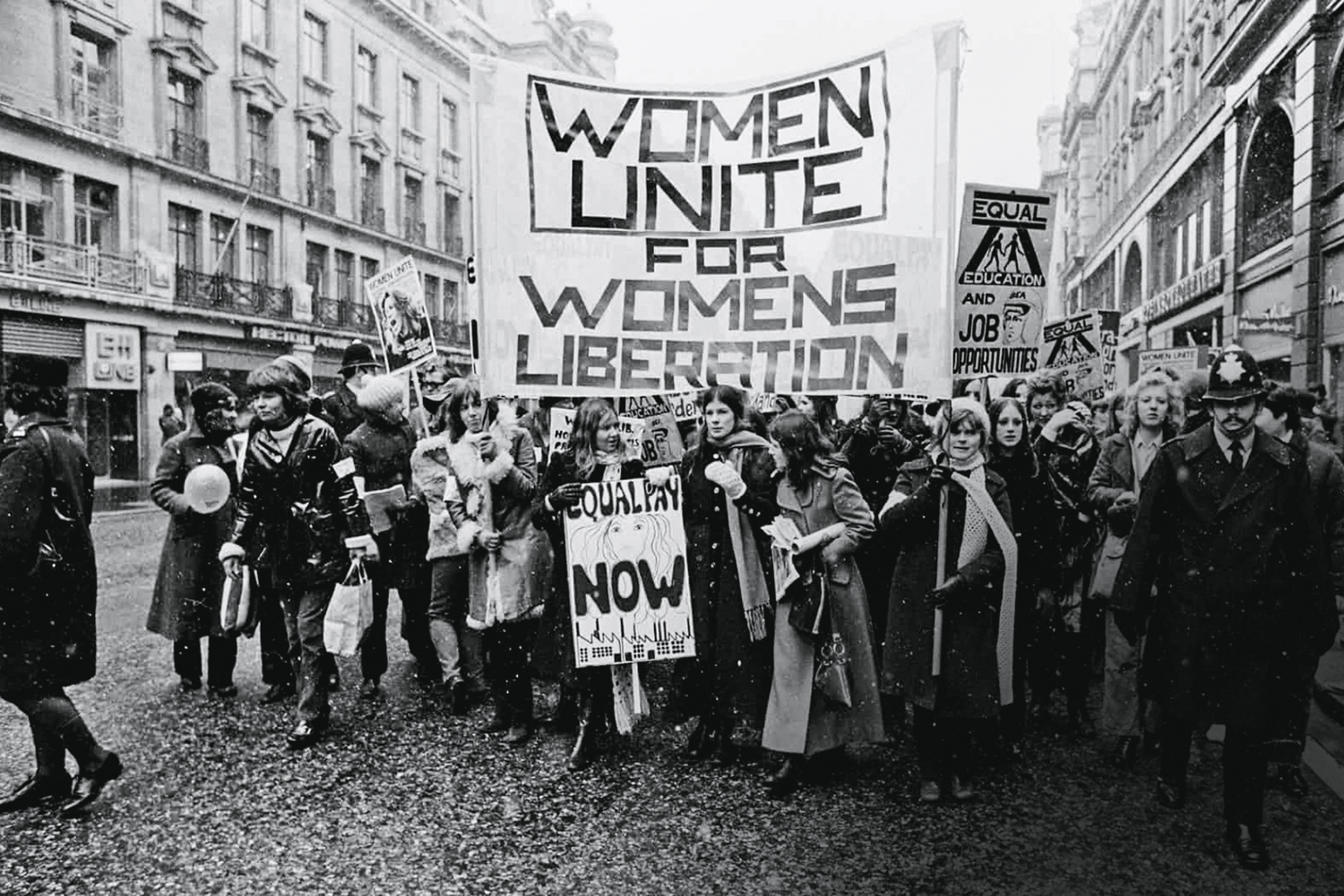ELAS FORAM OUVIDAS - Protesto feminino nos anos 1960, em Londres: desdém no começo e depois respeito -