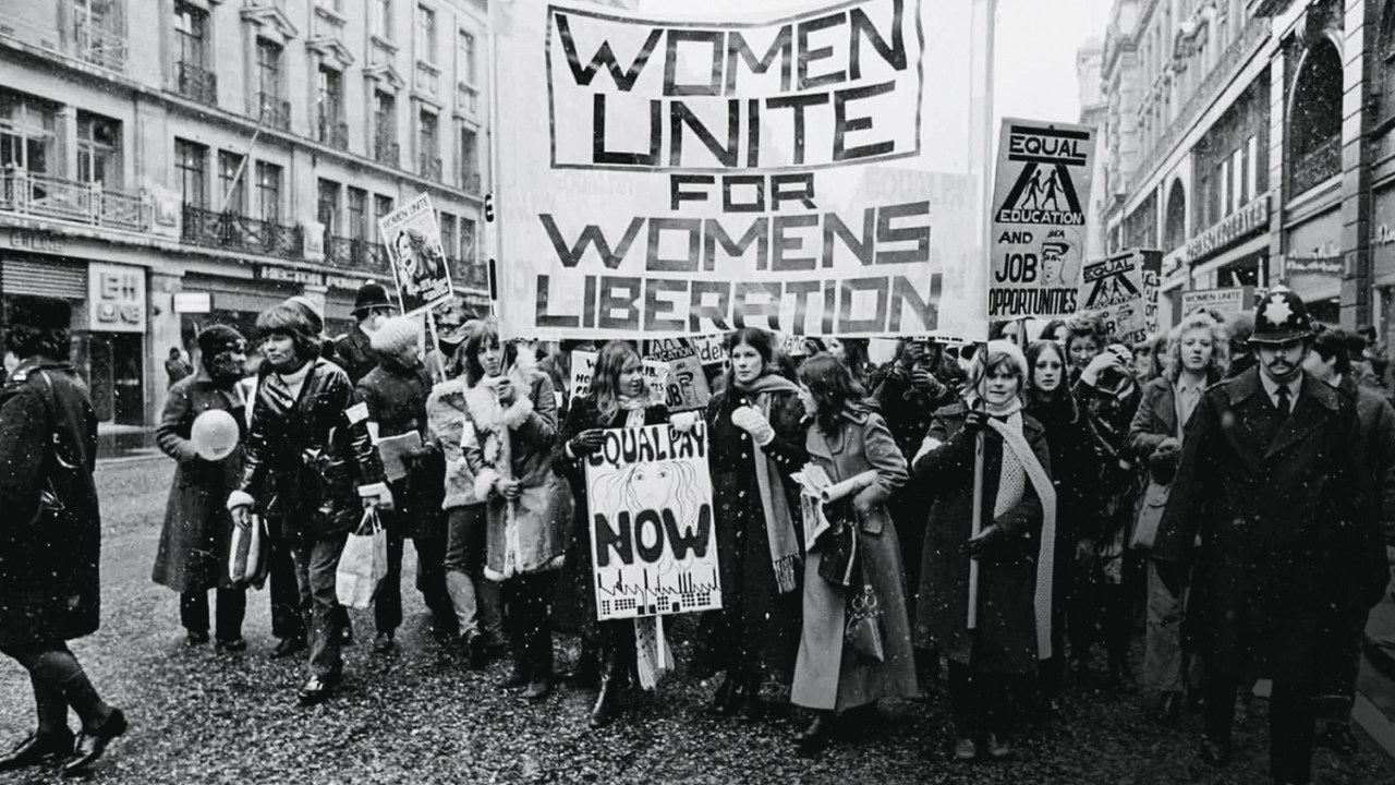 ELAS FORAM OUVIDAS - Protesto feminino nos anos 1960, em Londres: desdém no começo e depois respeito -