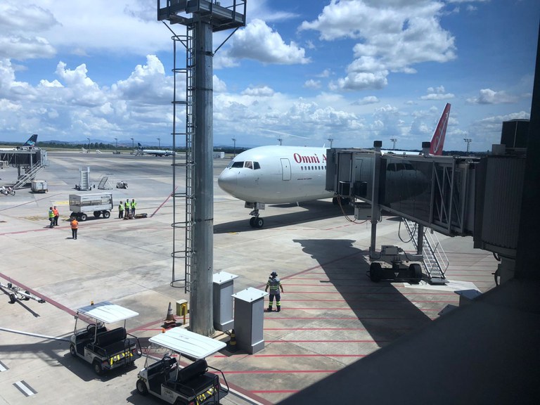 Avião que trouxe 211 brasileiros deportados dos Estados Unidos chegou nesta terça-feira ao Aeroporto Internacional Tancredo Neves, em Confins (MG)