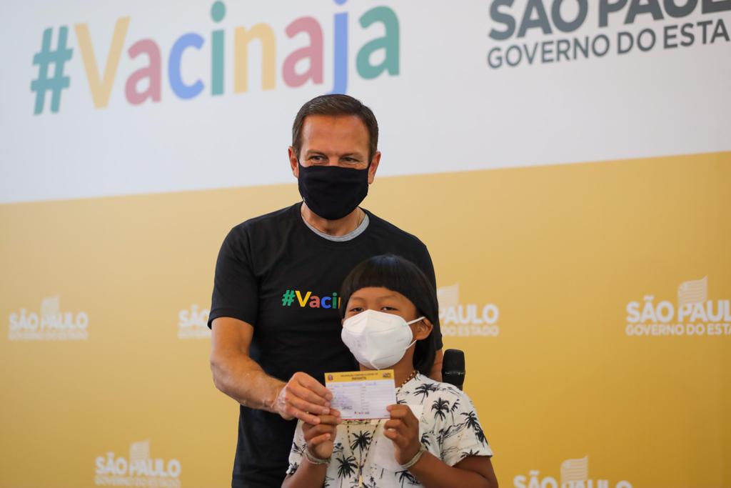 Doria e a primeira criança vacinada contra Covid-19 no país