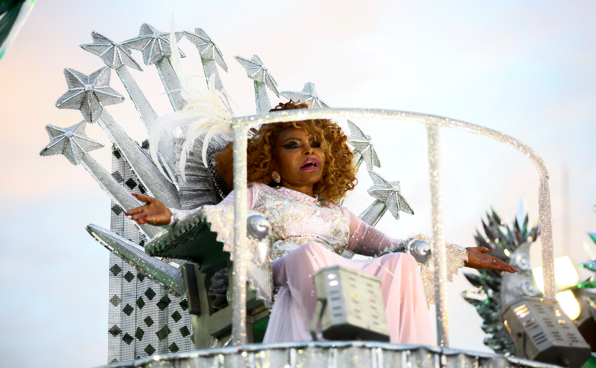 DEUSA DA VILA VINTÉM. A cantora Elza Soares no abre-alas da Mocidade no carnaval de 2019: escola de Padre Miguel prepara uma homenagem à cantora no desfile deste ano, no enredo sobre Oxóssi