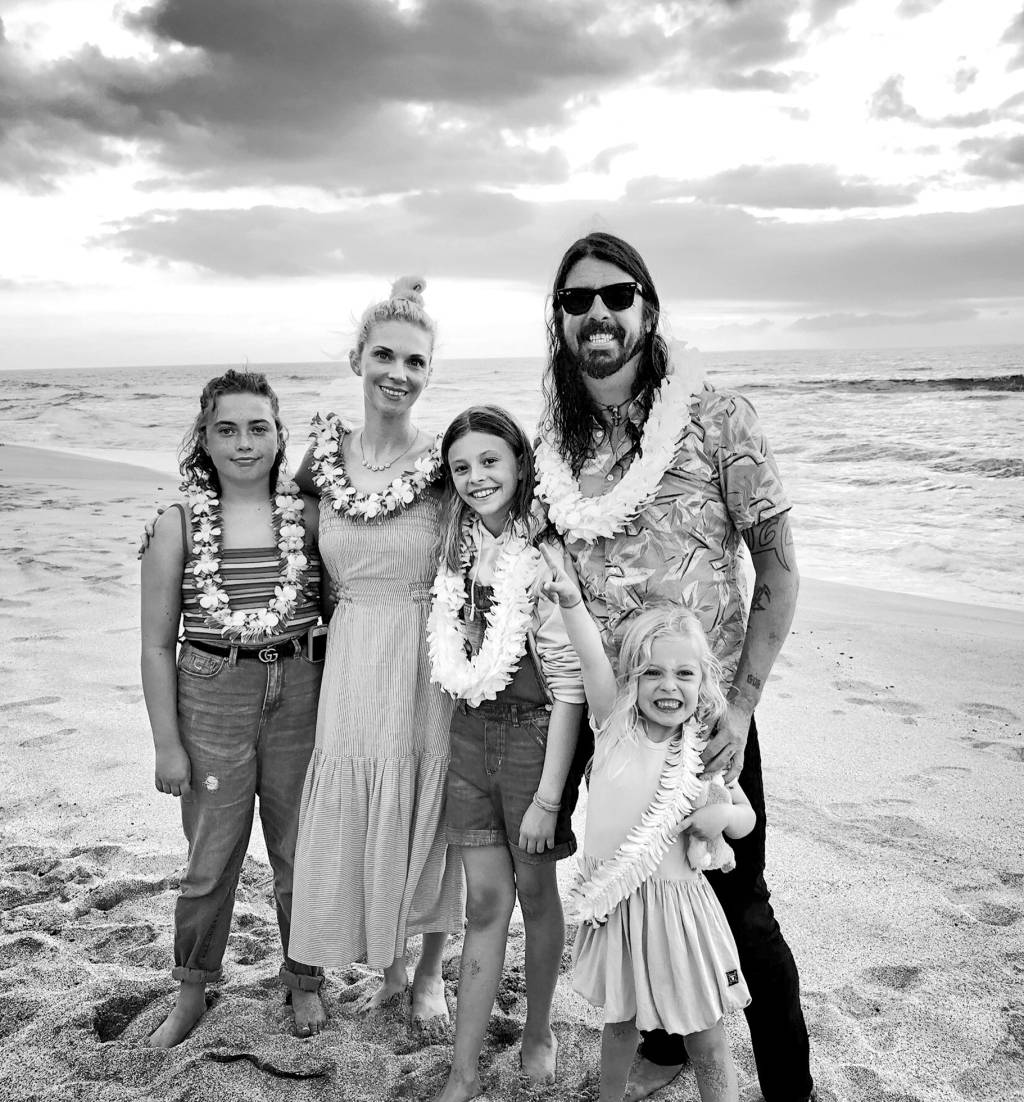 Foto de Davi Grohl e sua família presente na autobiografia 'O Contador de Histórias'.