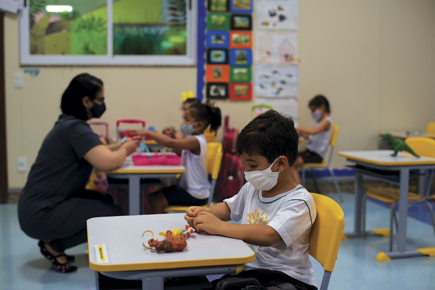 VIDA QUE SEGUE - Ensino: as aulas presenciais deverão ser mantidas, sempre com os cuidados como o uso de máscara -