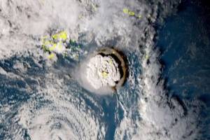 Explosão de vulcão em Tonga gera alerta de Tsunami no Chile e no Japão