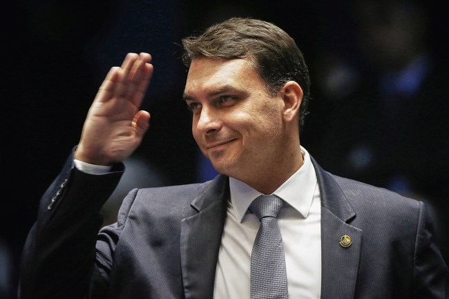 AFLIÇÃO - Flávio: Bolsonaro foi alertado de que o Zero Um poderia pegar até vinte anos de cadeia em razão da rachadinha -