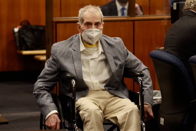 Closing arguments begin in the murder trial of Robert Durst, the New York real estate scion is charged with a longtime friend’s killing in Benedict Canyon just before Christmas Eve 2000.