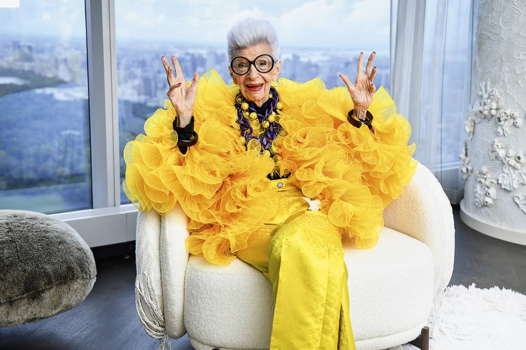 GettyImages-1339370298.jpg NEM AÍ - Iris Apfel: a centenária designer com figurinos divertidos -