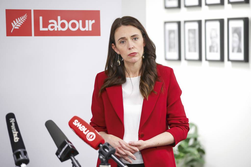Premiê da Nova Zelândia, Jacinda Ardern dá o exemplo (mais uma vez)