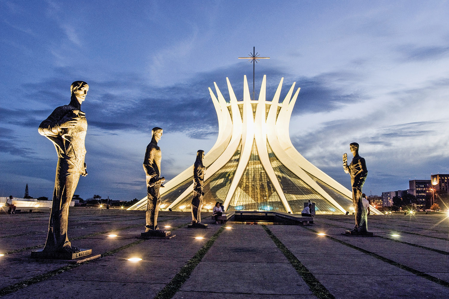 CONCRETO - Catedral de Brasília: a cidade de Lúcio Costa e Niemeyer é legado arquitetônico do movimento -