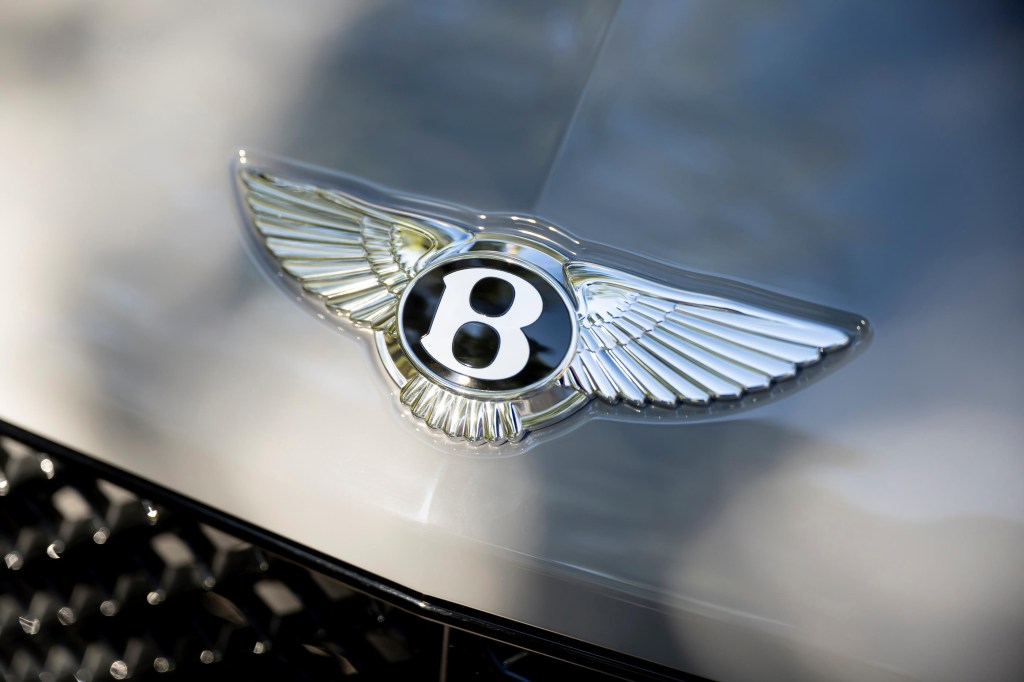 Sem dar detalhes, a Bentley anunciou que vai reformular sua fábrica para produzir veículos elétricos -
