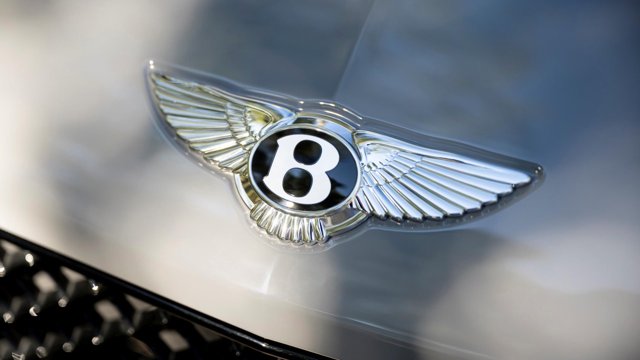 Sem dar detalhes, a Bentley anunciou que vai reformular sua fábrica para produzir veículos elétricos -