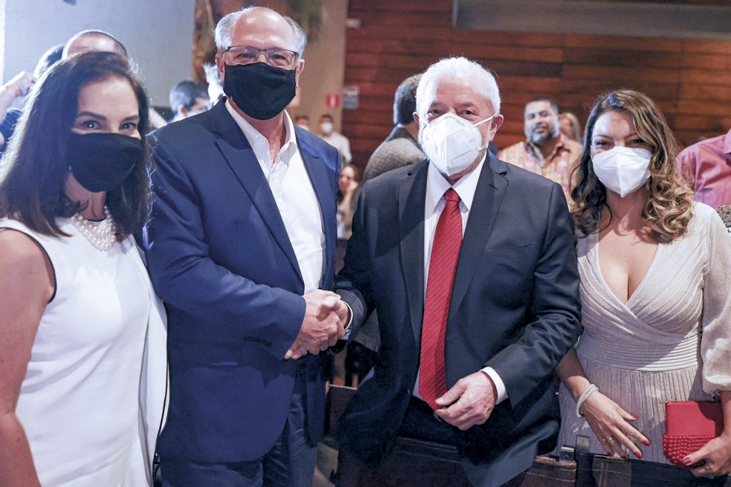 OPORTUNISTA - Lula: melhor posar ao lado de ex-adversários, como Geraldo Alckmin, do que com alguns aliados -