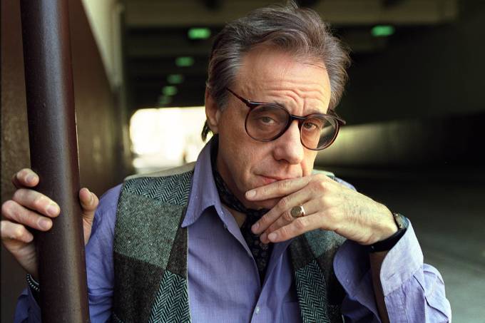 BOGDANOVICH/C/15APR97/DD/LH–Director Peter Bogdanovich has a new book made up of interviews with famous directors. Liz Hafalia