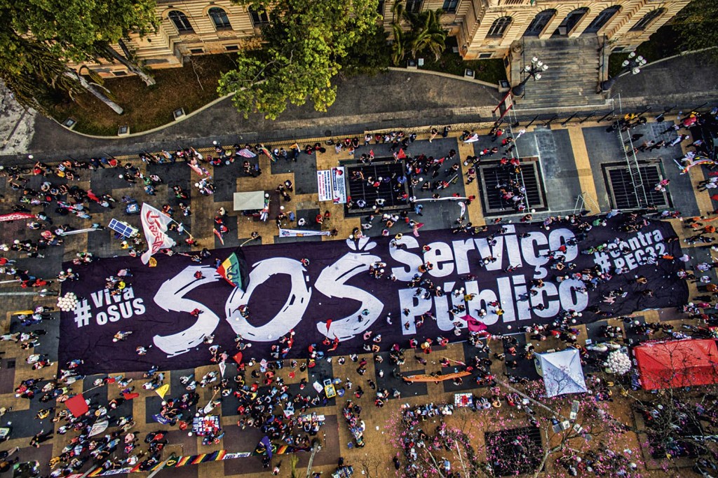 PRESSÃO - Protestos coordenados: categorias ameaçam entrar em greve geral em fevereiro -