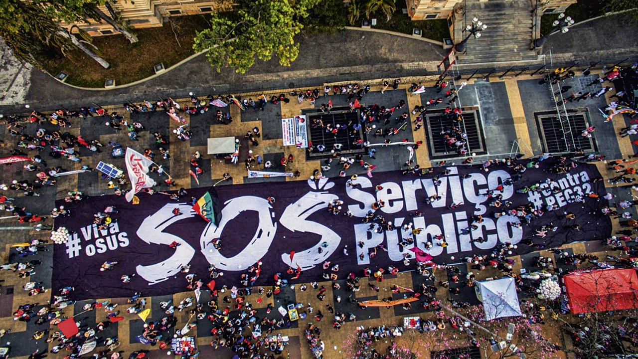 PRESSÃO - Protestos coordenados: categorias ameaçam entrar em greve geral em fevereiro -