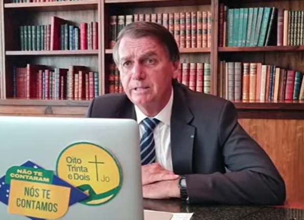 INSISTÊNCIA - Flávio Bolsonaro: o senador relembra facada nas redes sociais -