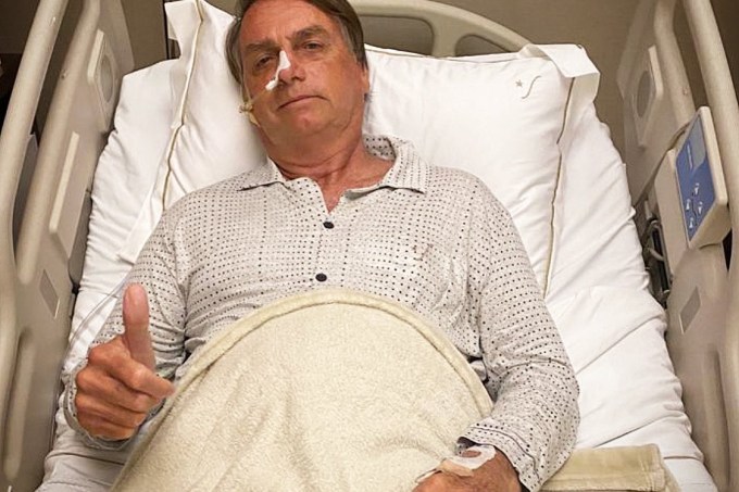 O presidente Jair Bolsonaro, internado no Hospital Vila Nova Star, na manhã desta segunda-feira