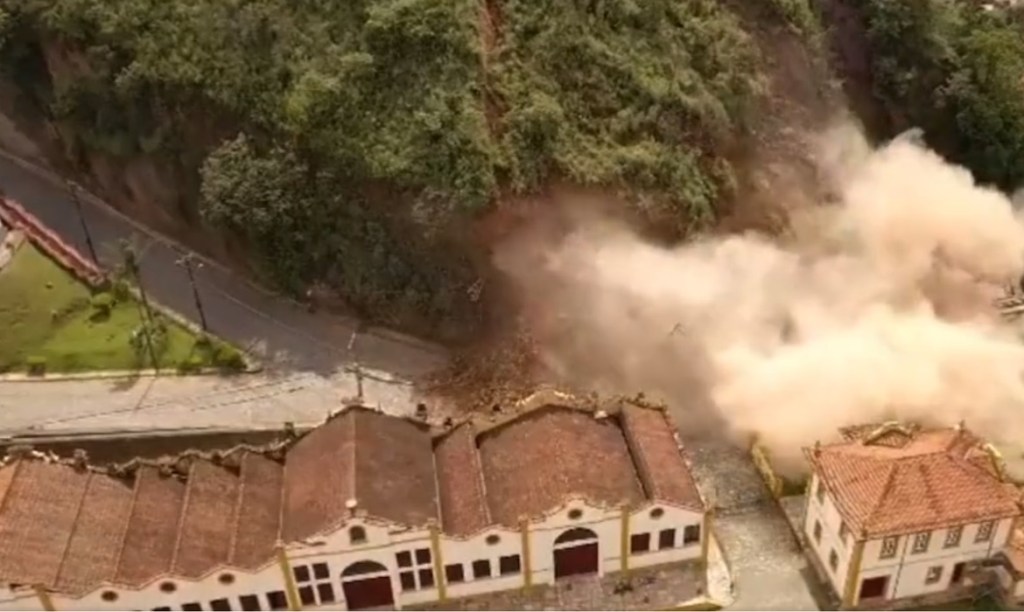 Deslizamento em Ouro Preto destruiu um edifício centenário da cidade. Ninguém se feriu -