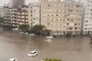 Montevidéu, no Uruguai, paralisada pelas chuvas na segunda-feira (17)