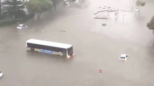 Montevidéu, no Uruguai: país enfrentou maiores temperaturas de sua história nesta semana Montevidéu, no Uruguai: país enfrentou maiores temperaturas de sua história nesta semana