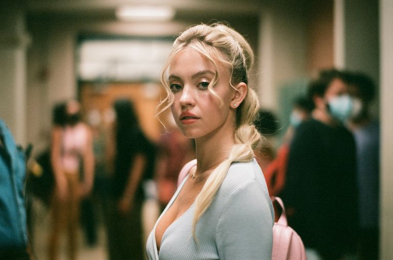 Sydney Sweeney como Cassie Howard