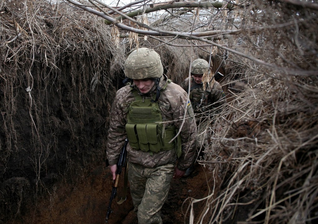 Militares ucranianos perto de Novolugansk, na região de Donetsk. 17/02/2022