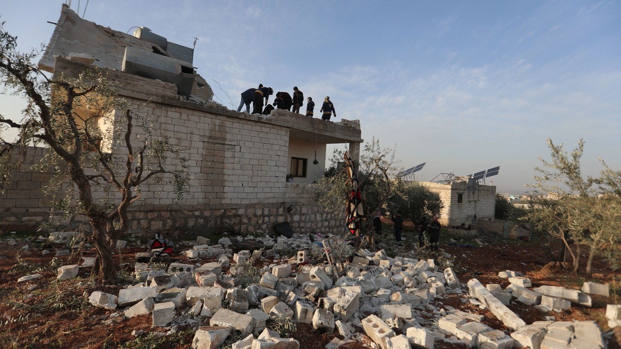 Escombros após operação dos EUA na Síria. 03/02/2022