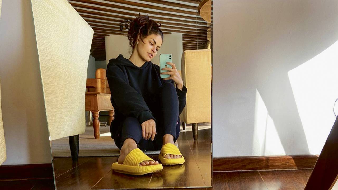EXIBIÇÃO - A apresentadora Marina Santa Helena: na onda dos looks no estilo descontração, usando a peça com moletom -