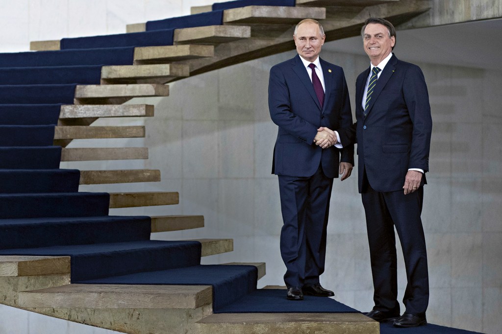 TRAPALHADA - Putin e Bolsonaro: o presidente russo pode usar a visita como prova do apoio brasileiro -