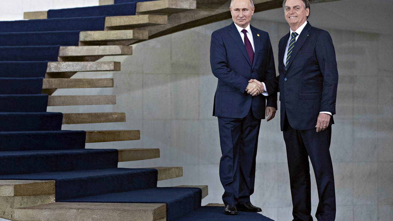 TRAPALHADA - Putin e Bolsonaro: o presidente russo pode usar a visita como prova do apoio brasileiro -