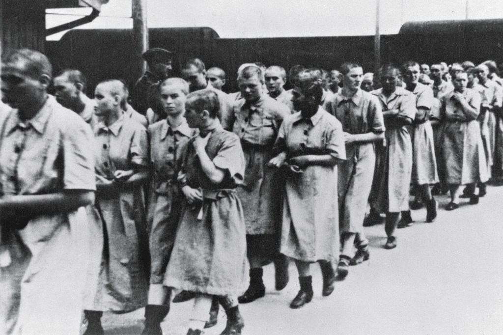 GENOCÍDIO - Mulheres no campo de concentração: alta-costura em meio ao horror -