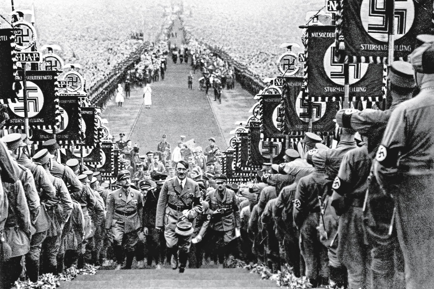 ORIGEM DO MAL - Adolf Hitler, líder do Partido Nazista, nos anos 1930: ódio contra judeus, negros e homossexuais -