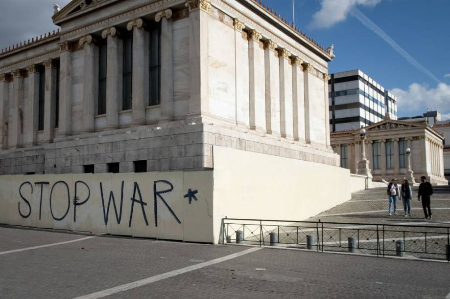 Grafite no centro de Atenas, na Grécia, pede o fim da guerra -