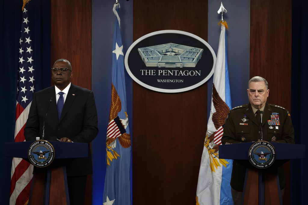 ARLINGTON, VIRGINIA - JANUARY 28: U.S. Secretary of Defense Lloyd Austin (L) and Chairman of the Joint Chief of Staff Army Gen. Mark Milley (R) hold a news briefing at the Pentagon on January 28, 2022 in Arlington, Virginia. Secretary Austin and General Milley discuss various topics with members of the press including the current military tension along the Ukrainian boarder and Russia. (Photo by Alex Wong/Getty Images)