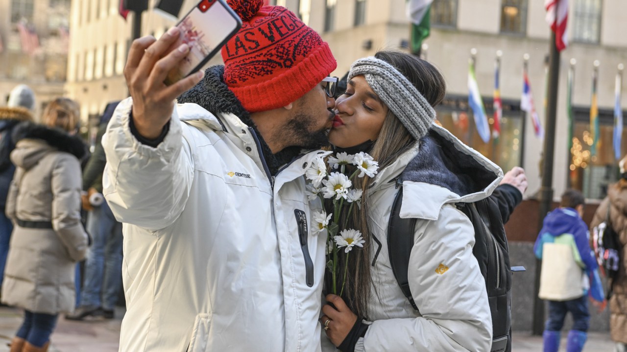 UFA! - Namoro em Nova York: o fim das restrições permitiu a celebração do Dia dos Namorados sem máscara -