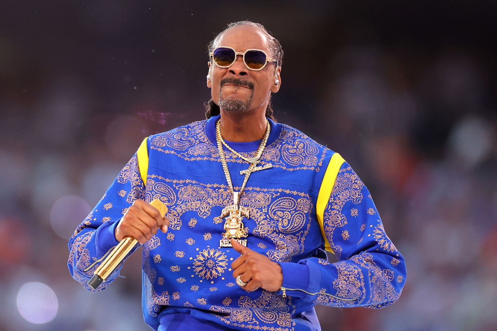 O rapper Snoop Dogg durante apresentação no Super Bowl. Após comprar a Death Row, quer investir no metaverso -