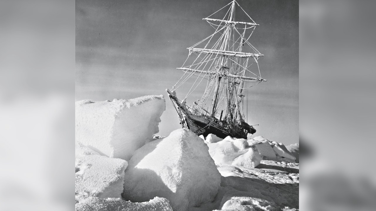 SEM SAÍDA - A embarcação presa no gelo: saga de sobrevivência e heroísmo inspira navegadores até hoje -